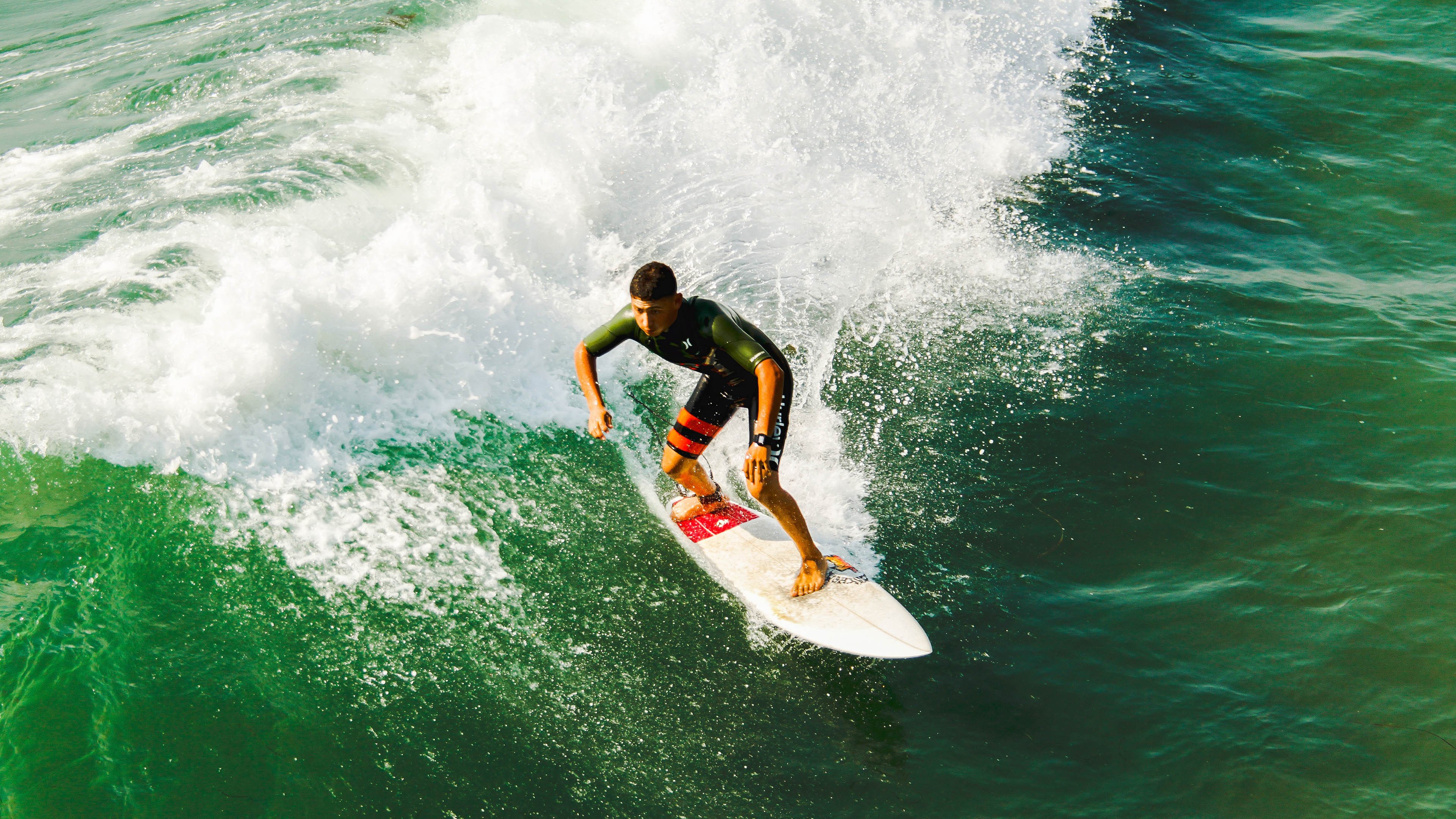 开云体育官网-东方巨龙噬月！补时惊天倒钩，中超旧将绝杀曼城引爆全球