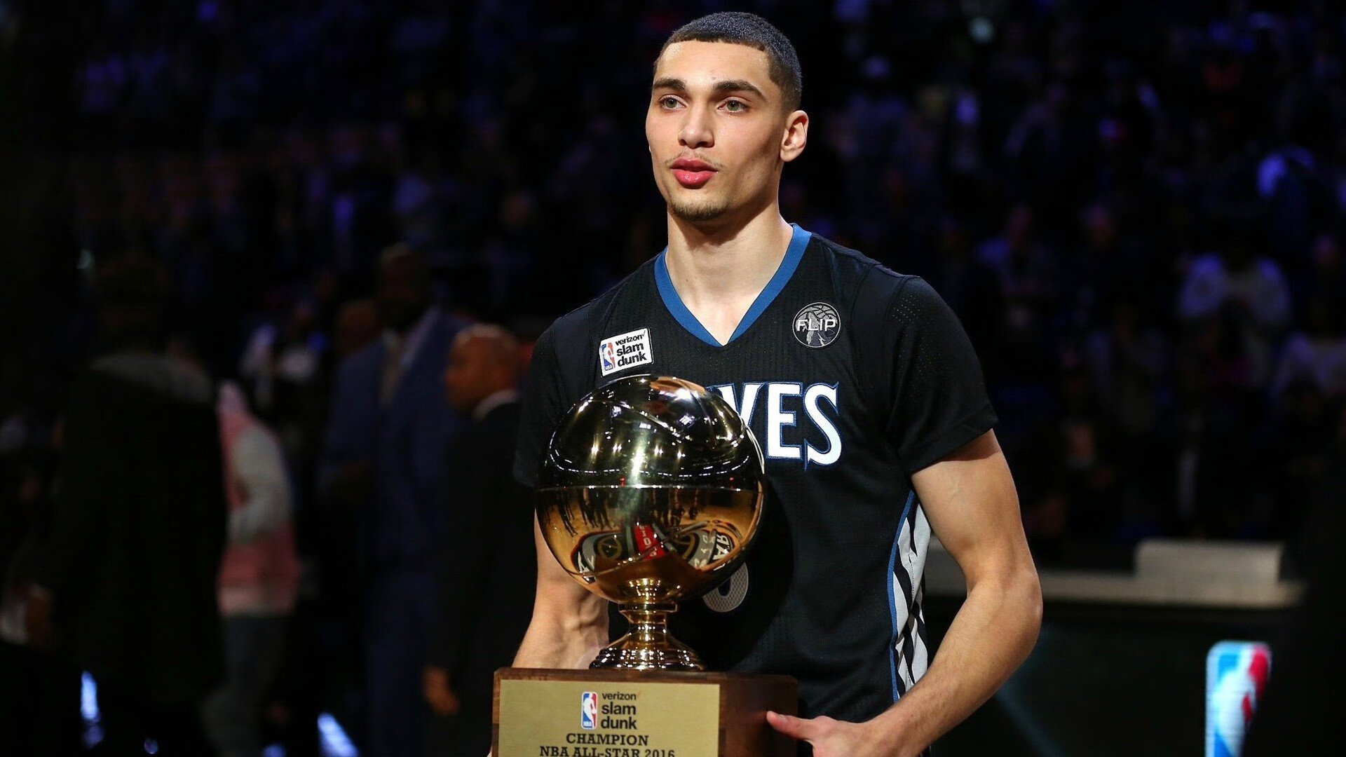 开云体育直播-当骑士撞翻尼克斯，小贾伦如何用F1引擎般的统治力接管年度争冠战场